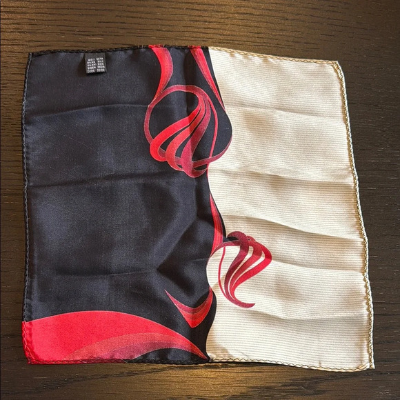 Desantis Collection Men’s Black and Red Silk Tie and Handkerchief - Picture 4 of 5